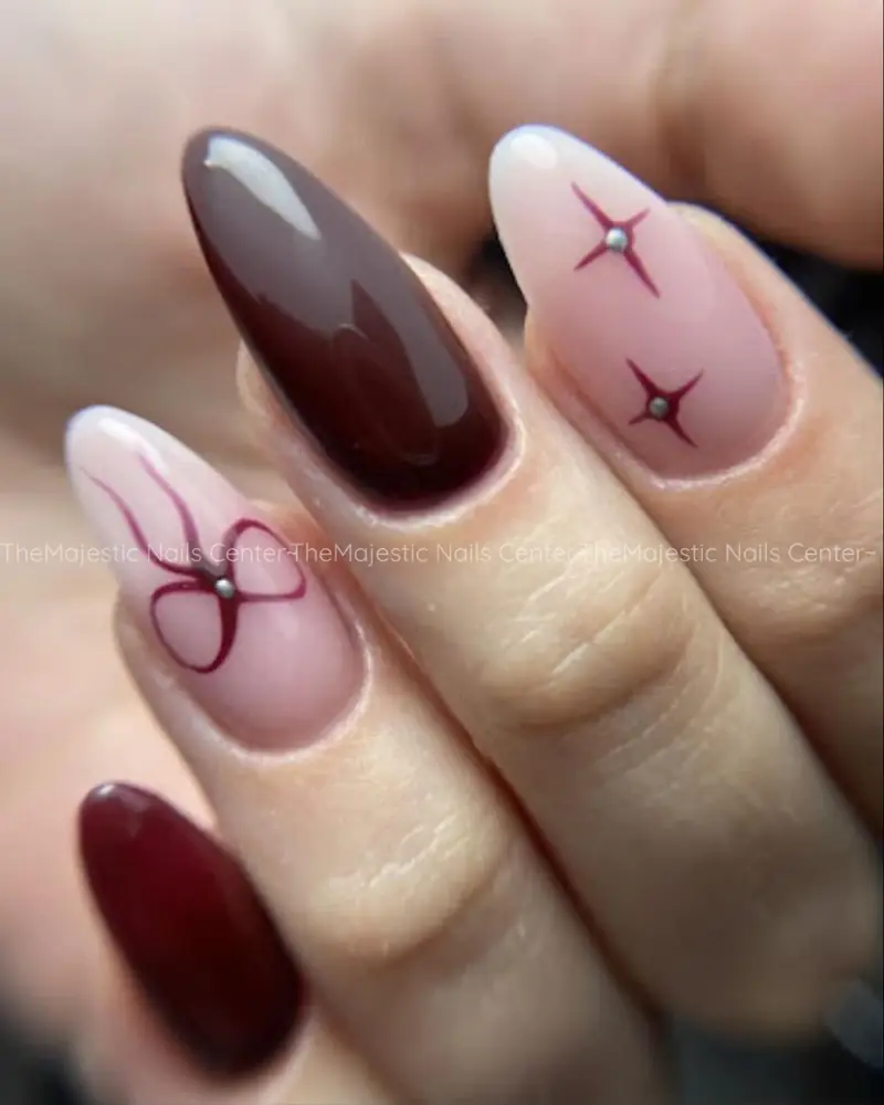 Bordo kalıcı oje ile nude zemin üzerine el çizimi desenli nail art tasarımı
